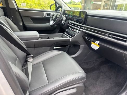 Used 2026 Hyundai Santa Fe SEL FWD image 16