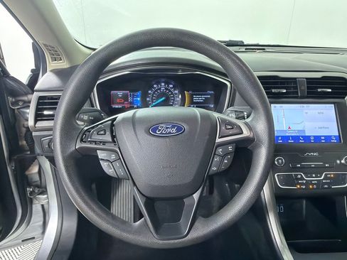 Used 2020 Ford Fusion SE FWD image 16