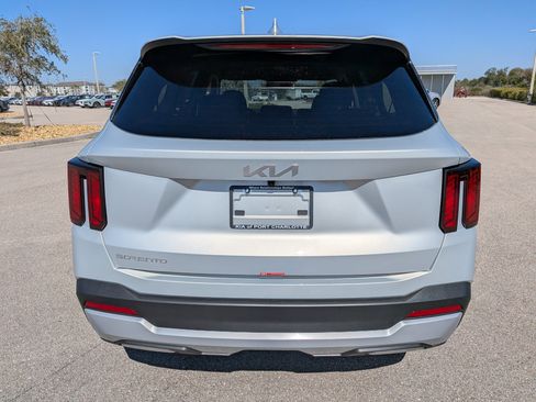New 2026 Kia Sorento LX FWD image 6