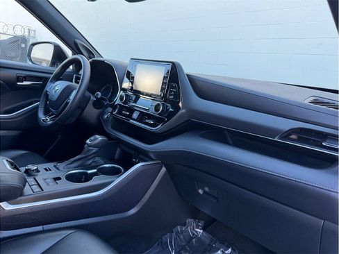 Used 2021 Toyota Highlander XSE image 23