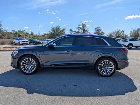 Used 2019 Audi e-tron Prestige w/ Prestige Package image 8