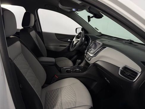 Used 2021 Chevrolet Equinox LS image 34