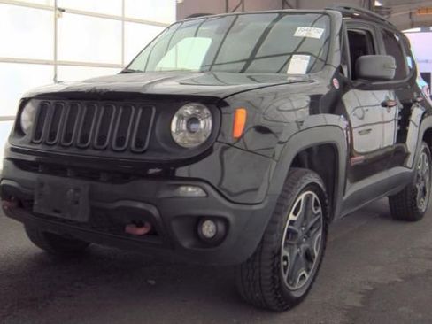 Used 2017 Jeep Renegade Trailhawk AWD/4WD image 2
