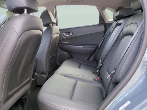 Certified 2022 Hyundai Kona Limited FWD image 10