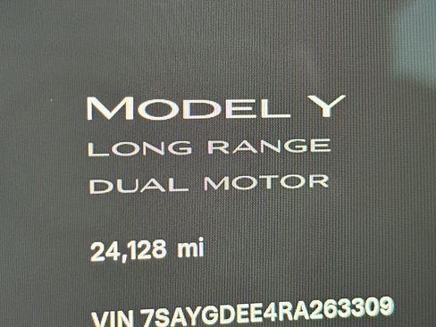 Used 2024 Tesla Model Y Long Range AWD/4WD image 23