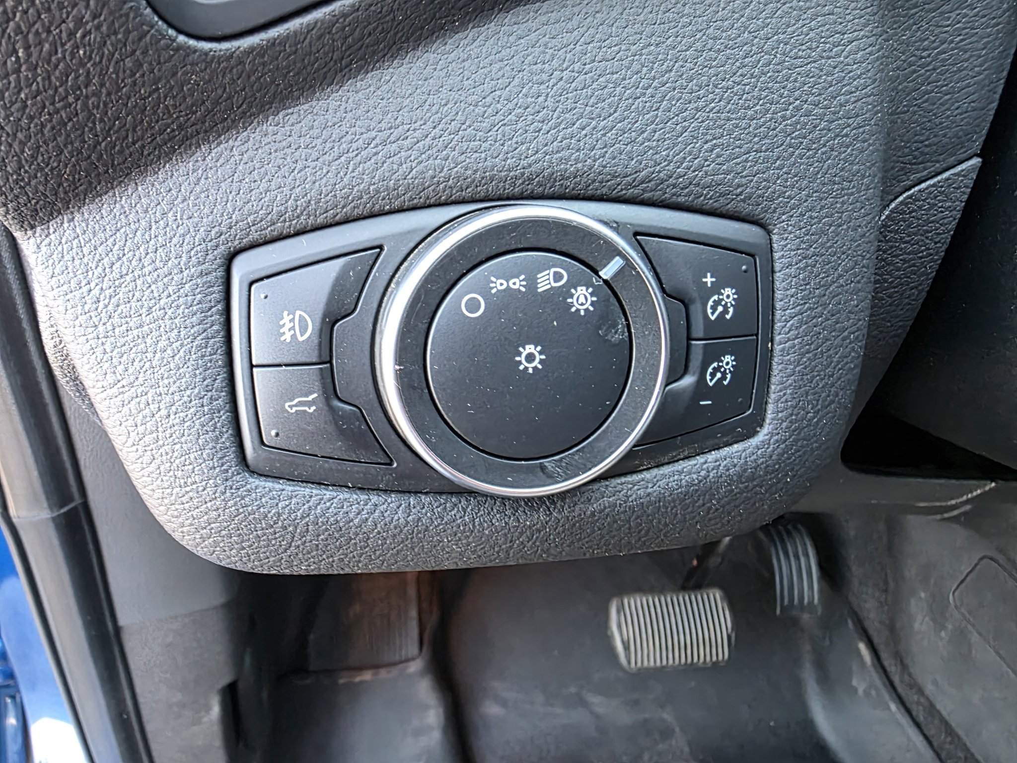 Used 2019 Ford Escape SE FWD image 18