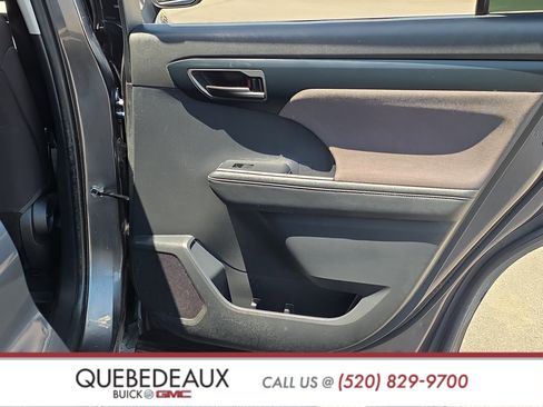 Used 2023 Toyota Highlander LE FWD image 25