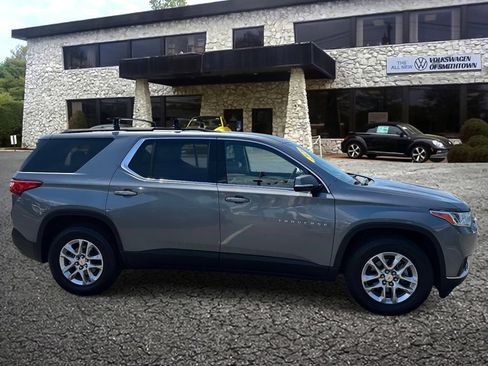 Used 2020 Chevrolet Traverse LT w/ Driver Confidence II Package AWD/4WD image 4