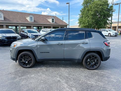 Used 2023 Jeep Compass Latitude w/ Sun and Sound Group AWD/4WD image 6