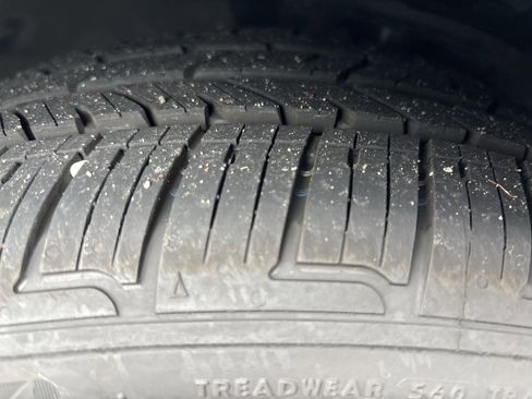 Certified 2025 BMW 330i Sedan RWD image 28