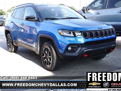 Used 2025 Jeep Compass Trailhawk AWD/4WD image 1
