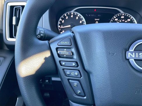 Used 2025 Nissan Frontier SV image 21