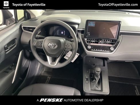 Used 2026 Toyota Corolla Cross LE image 5