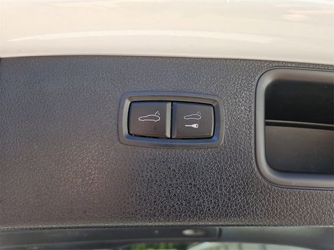 Certified 2023 Porsche Macan S image 24