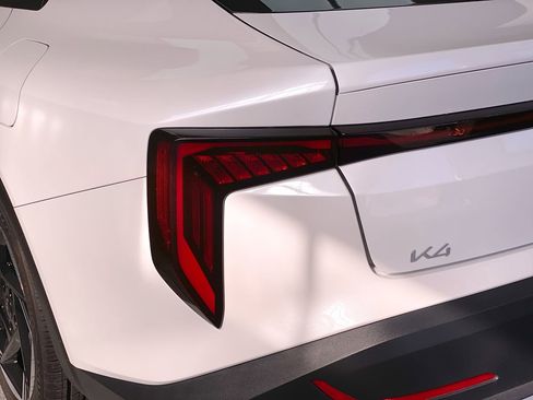 Certified 2025 Kia K4 EX image 9