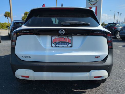 New 2026 Nissan Kicks SR FWD image 5