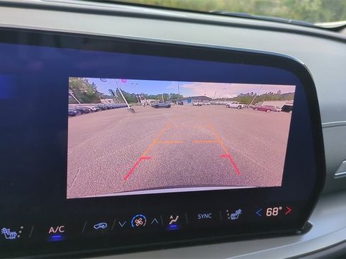 Used 2025 Chevrolet Traverse LT image 25