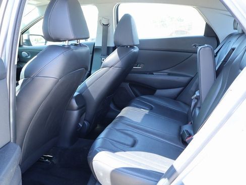 Used 2024 Hyundai Elantra Limited image 9