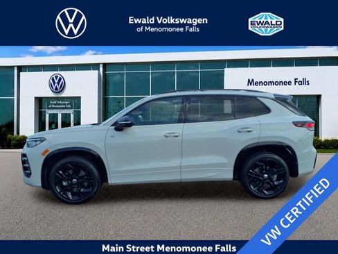 Certified 2025 Volkswagen Tiguan SE R-Line AWD/4WD image 3