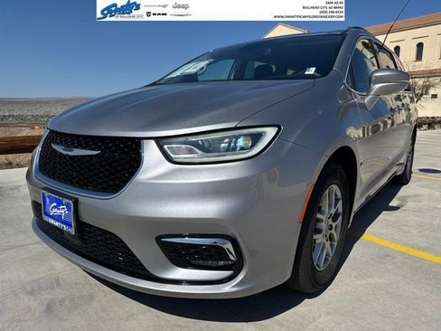 Used 2021 Chrysler Pacifica Touring w/ Cold Weather Group image 1