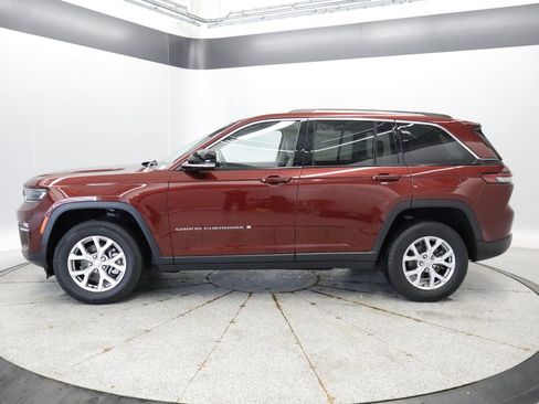 Used 2022 Jeep Grand Cherokee Limited AWD/4WD image 2
