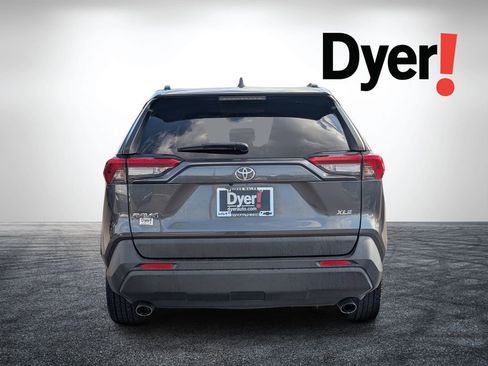 Used 2021 Toyota RAV4 XLE Premium image 6