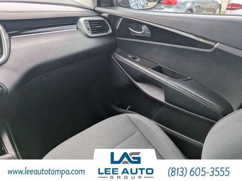 Used 2020 Kia Sorento LX FWD image 15