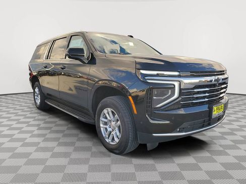 New 2026 Chevrolet Suburban LT image 2