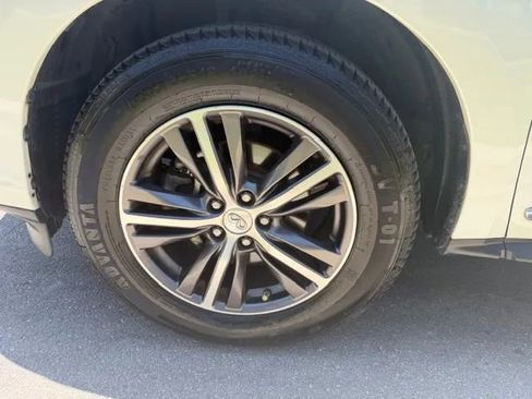 Used 2019 INFINITI QX60 Luxe w/ Essential Package FWD image 9