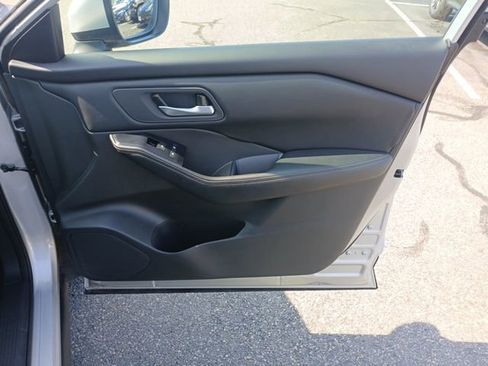 Used 2024 Nissan Rogue SV image 24