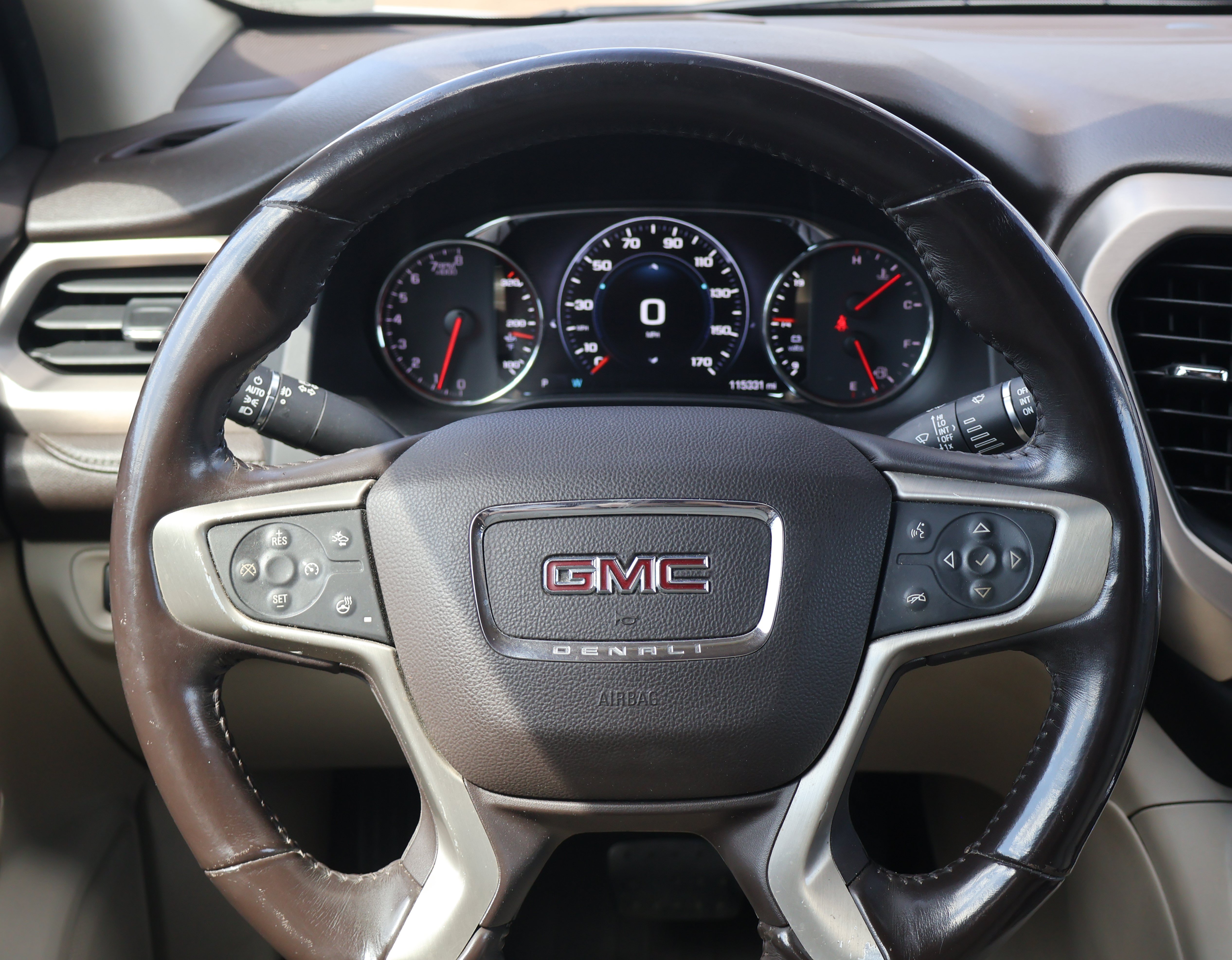 Used 2019 GMC Acadia Denali w/ Technology Package FWD image 11