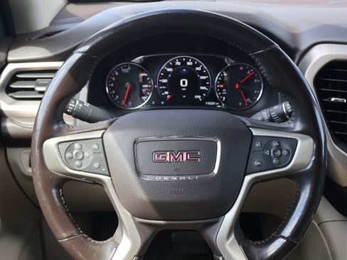 Used 2019 GMC Acadia Denali w/ Technology Package FWD image 11