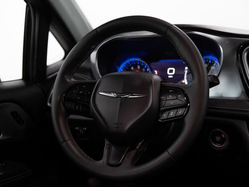 Used 2026 Chrysler Pacifica Limited w/ S Appearance Package FWD image 26