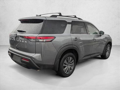 Used 2025 Nissan Pathfinder SV FWD image 5