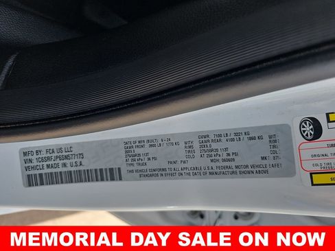 Used 2025 RAM 1500 Laramie AWD/4WD image 16