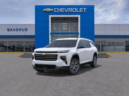 New 2026 Chevrolet Traverse LT w/ Driver Confidence Package AWD/4WD image 32