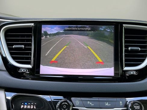 Certified 2023 Chrysler Pacifica Touring-L FWD image 13