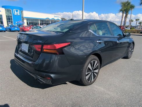 Used 2021 Nissan Altima 2.5 SV w/ SV Premium Package image 4