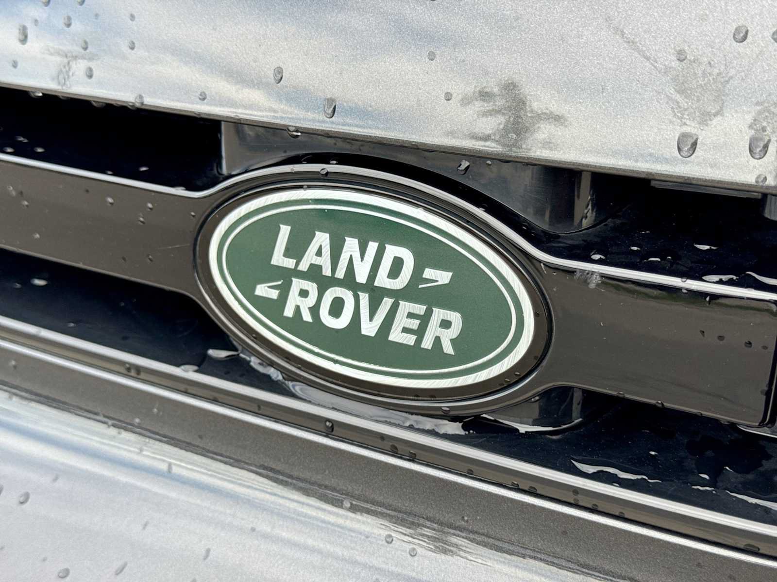 Used 2025 Land Rover Defender 110 X-Dynamic SE AWD/4WD image 11