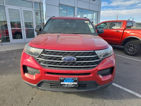 Used 2021 Ford Explorer XLT image 2
