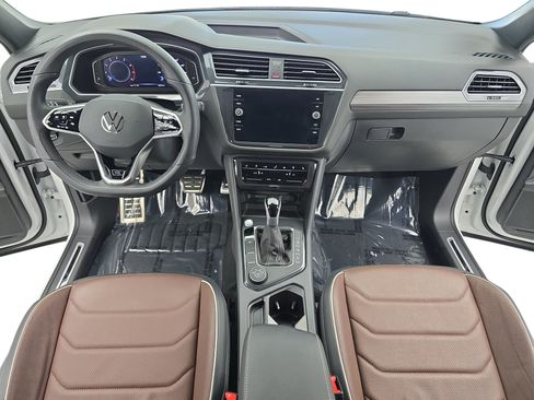 Certified 2024 Volkswagen Tiguan SEL R-Line AWD/4WD image 9