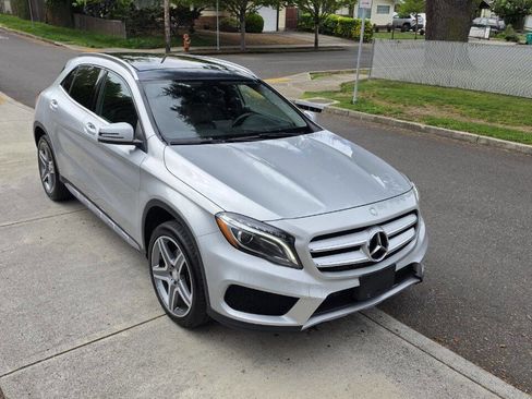 Used 2015 Mercedes-Benz GLA 250 4MATIC image 3