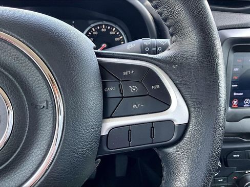 Used 2018 Jeep Renegade Latitude image 20