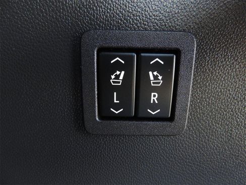 Certified 2024 Buick Enclave Avenir w/ Avenir Technology Package image 15