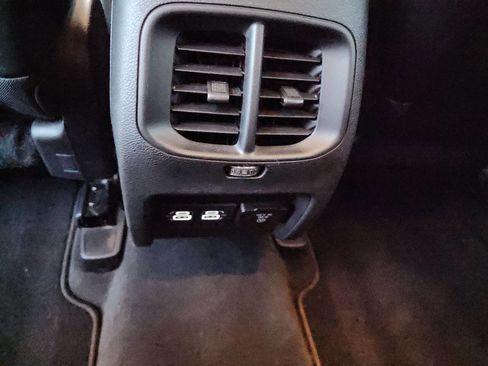 Used 2022 Jeep Cherokee Trailhawk image 19