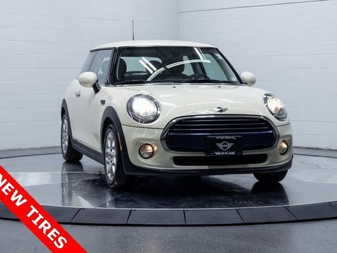 Used 2018 MINI Cooper 2-Door Hardtop image 4