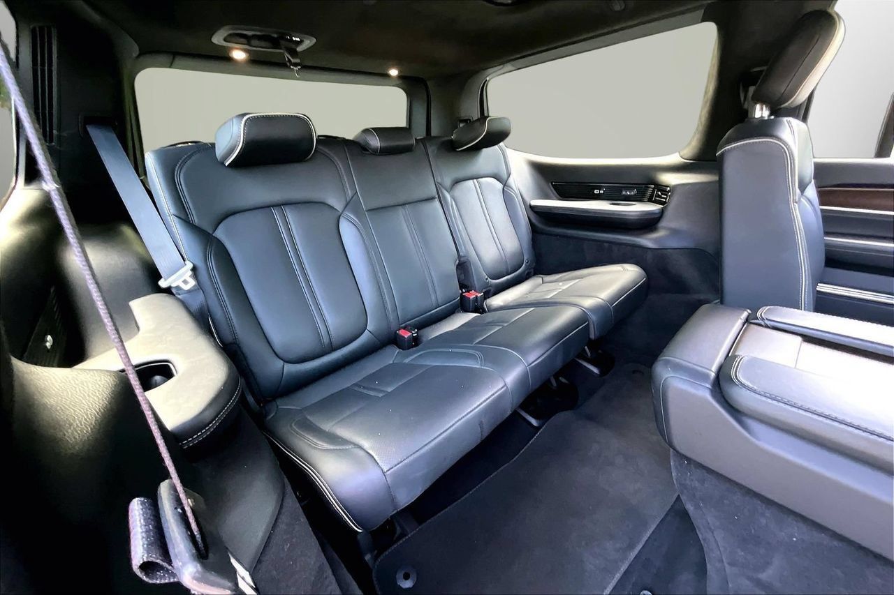 Used 2023 Jeep Grand Wagoneer Series II AWD/4WD image 25