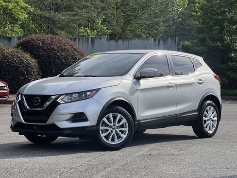 Used 2020 Nissan Rogue Sport S w/ Appearance Package FWD image 2