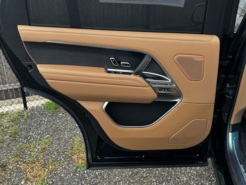 New 2025 Land Rover Range Rover Long Wheelbase SE image 13