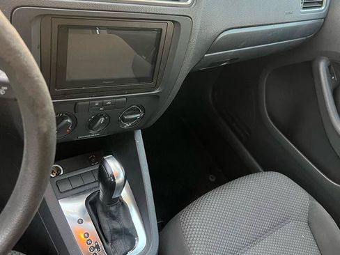 Used 2011 Volkswagen Jetta Sedan FWD image 9